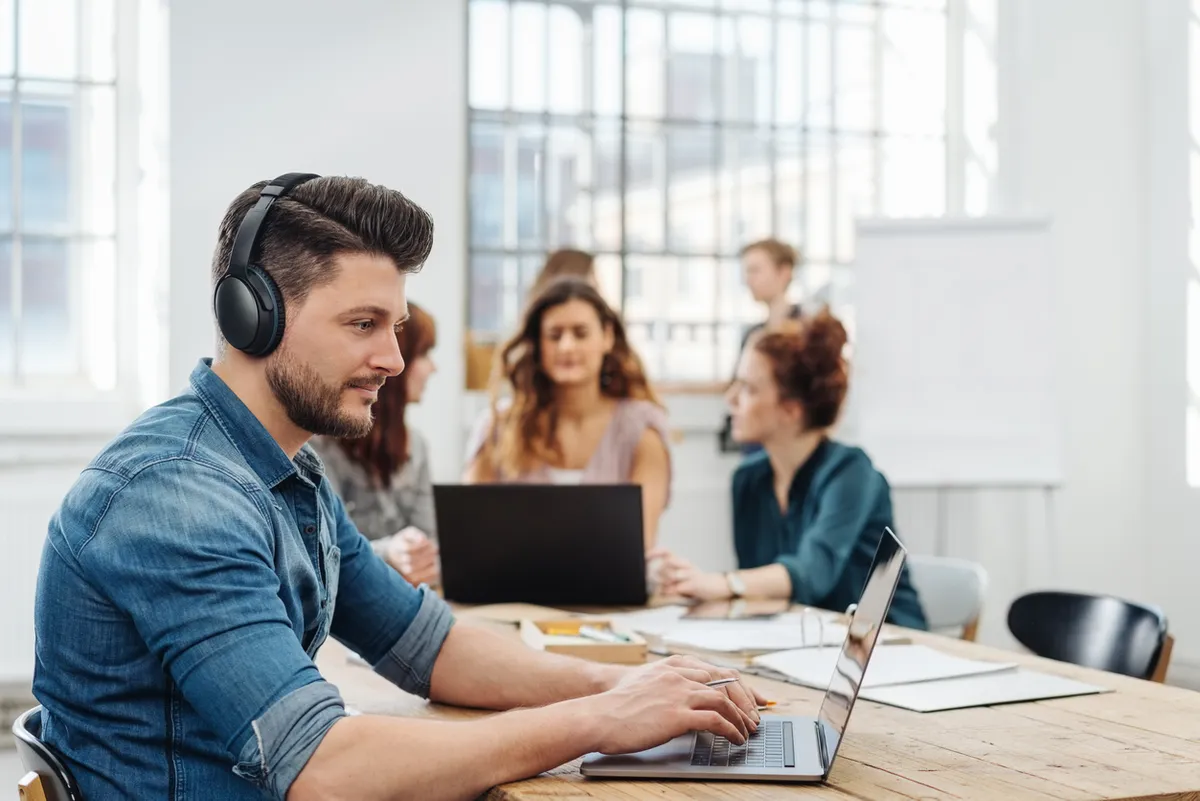Do Noise-Cancelling Headphones Help or Cause Tinnitus?